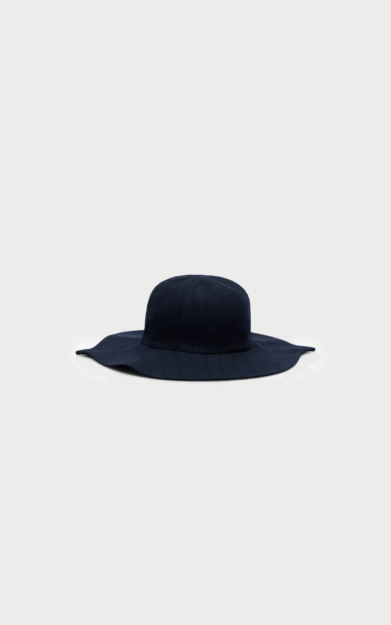 The Curve Paradox Wide-brim Leaf Hat